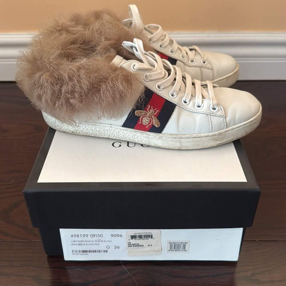 Gucci sneaker with bee